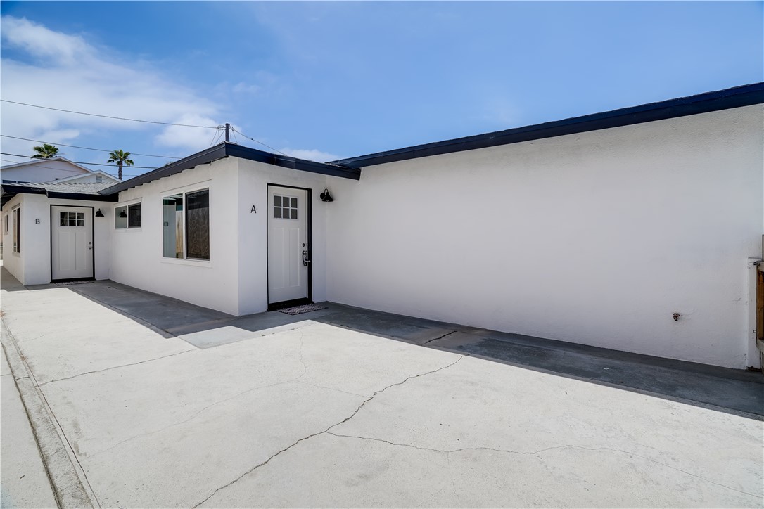 120 E Mariposa