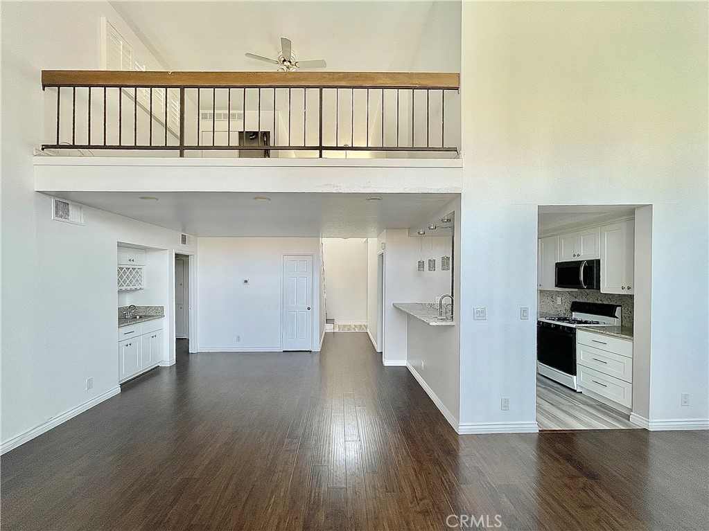 8180 Manitoba Street 311