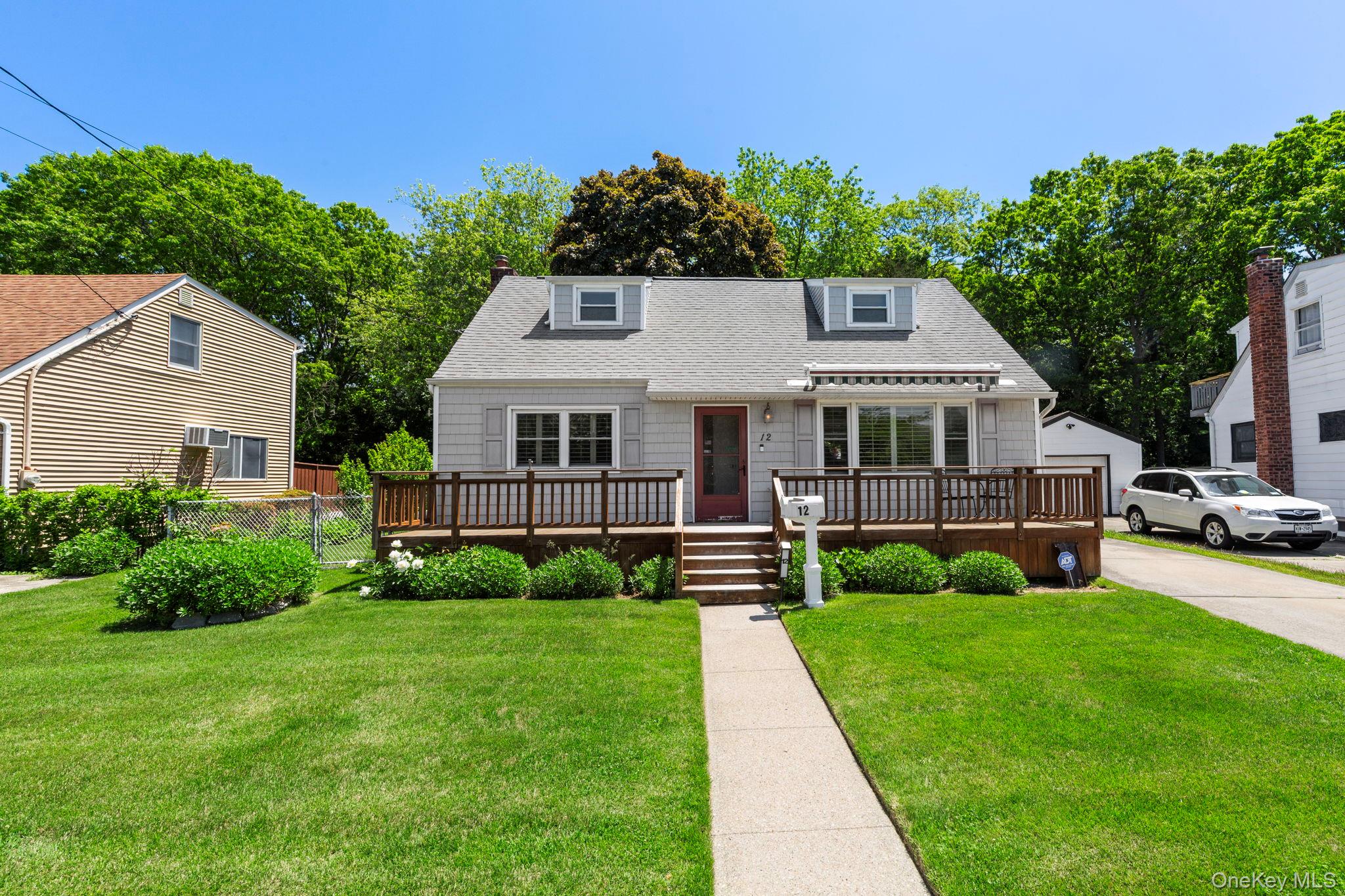 12 Leslie Lane
