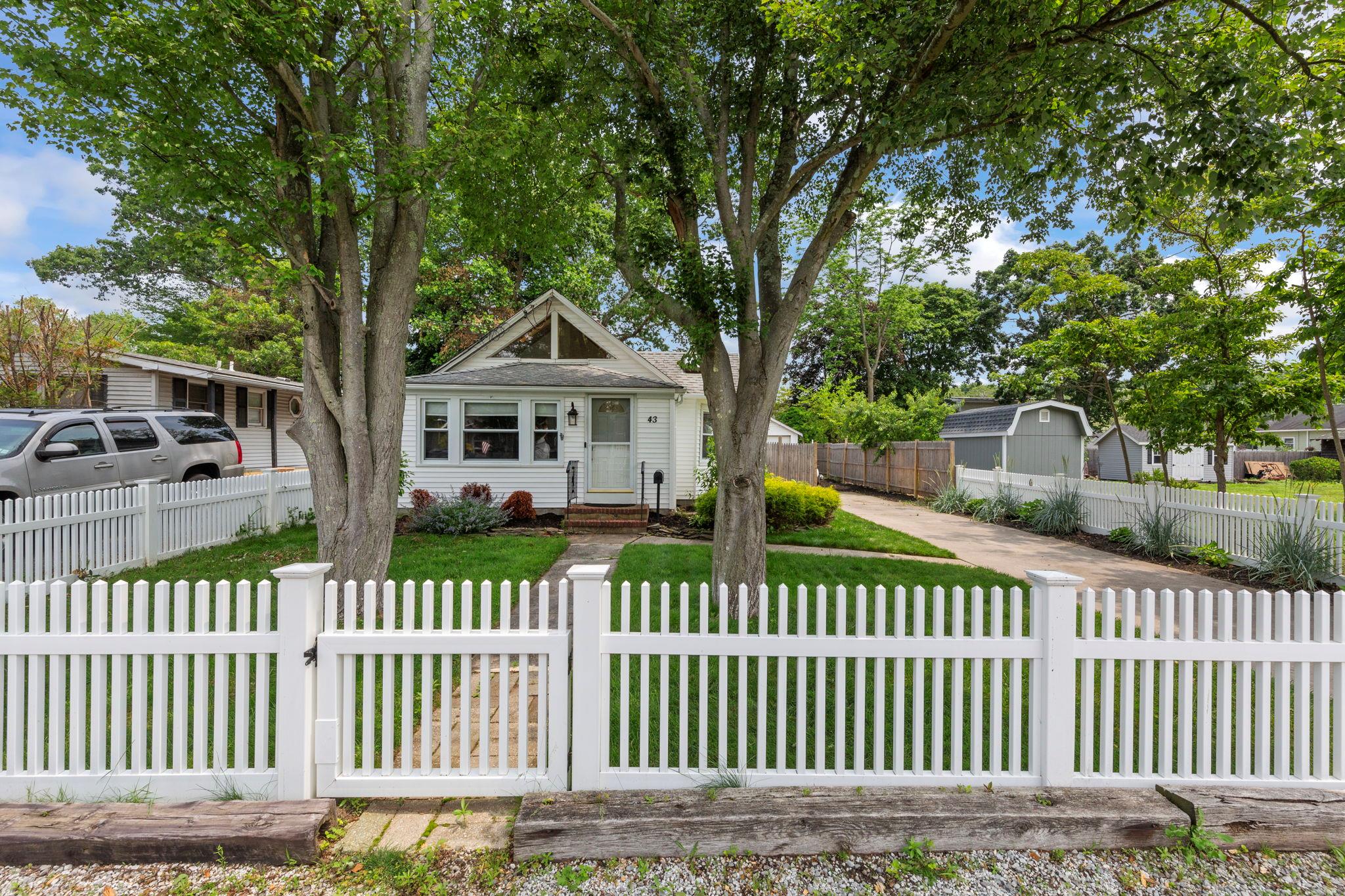 43 Willett Avenue