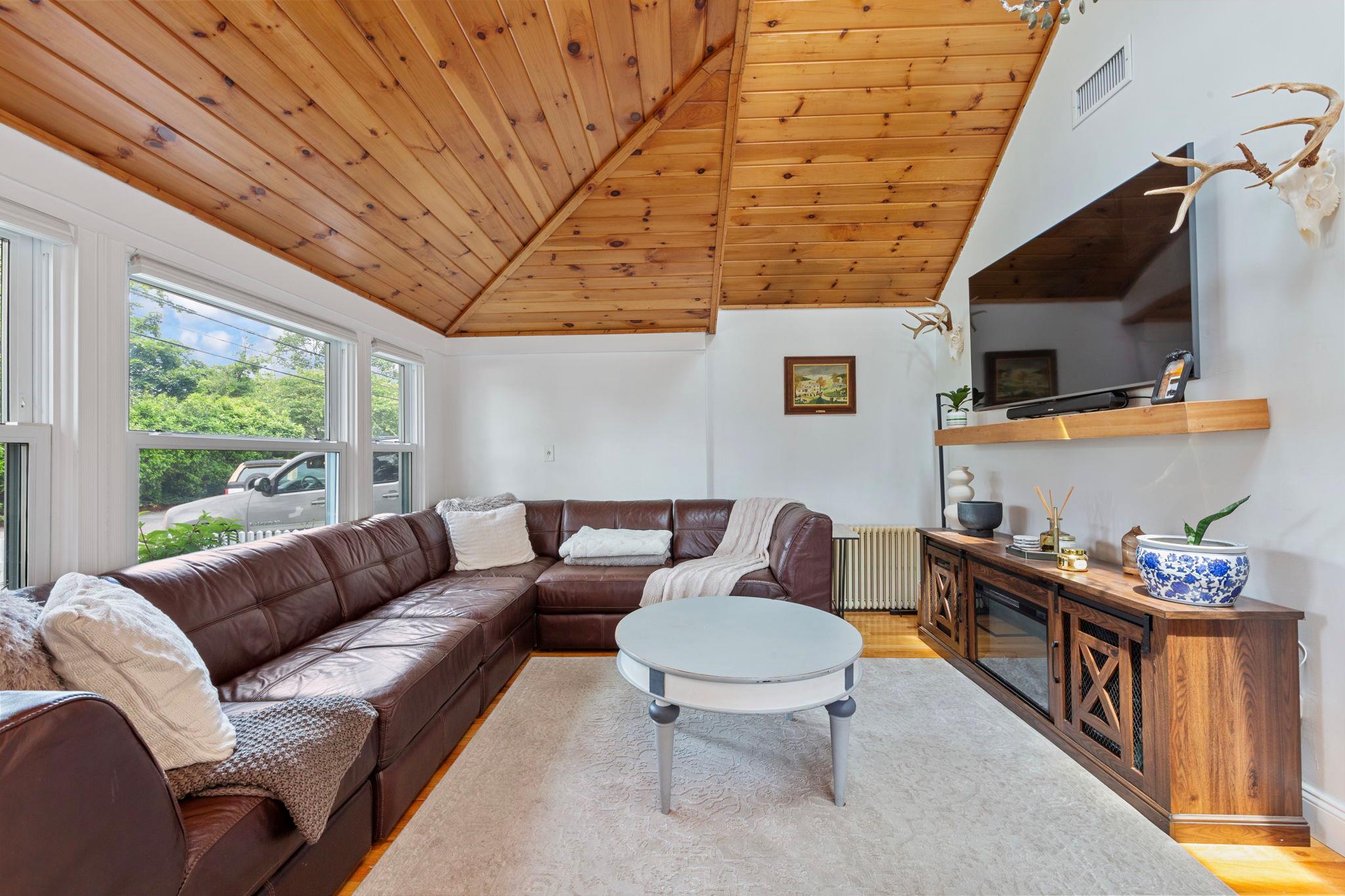 43 Willett Avenue