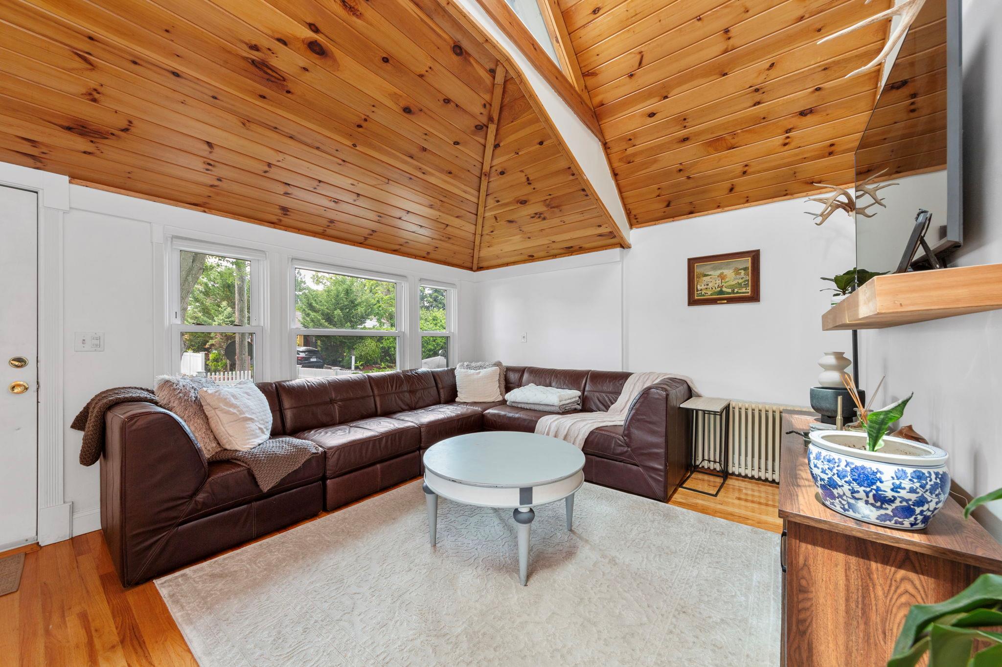 43 Willett Avenue