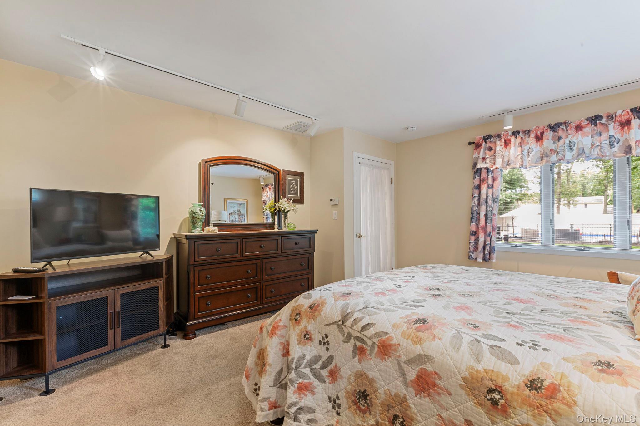 1 Arbutus Court