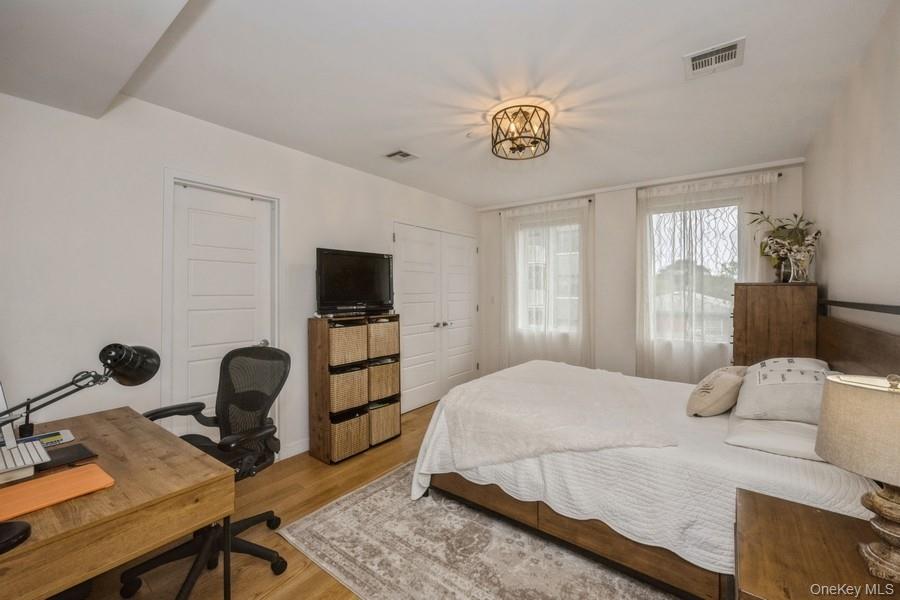 1251 E 19th Street Unit: 4B