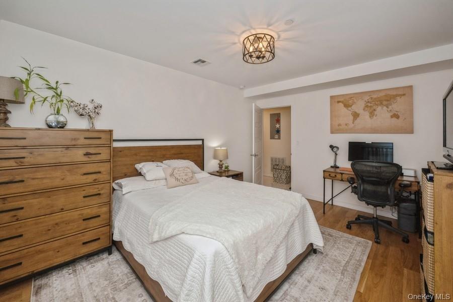 1251 E 19th Street Unit: 4B