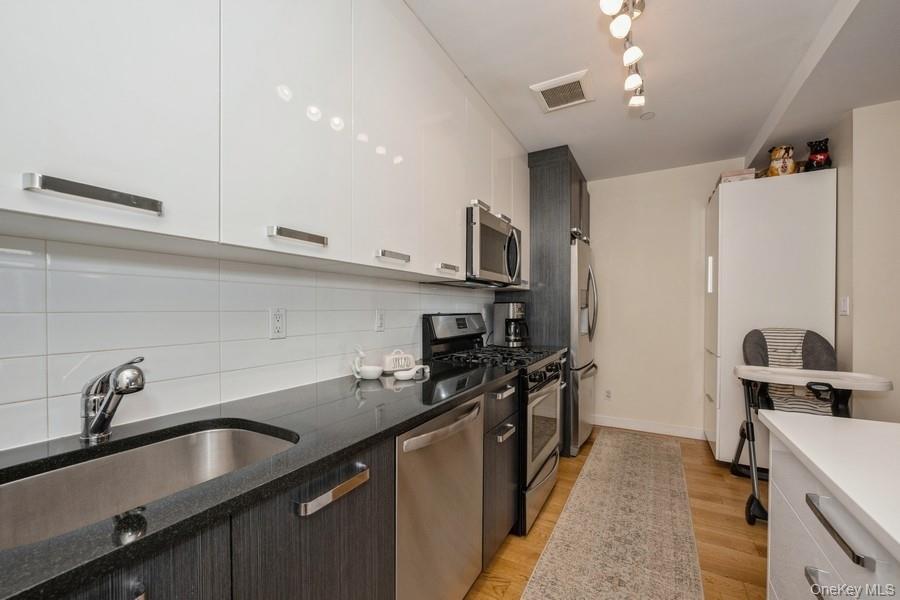 1251 E 19th Street Unit: 4B