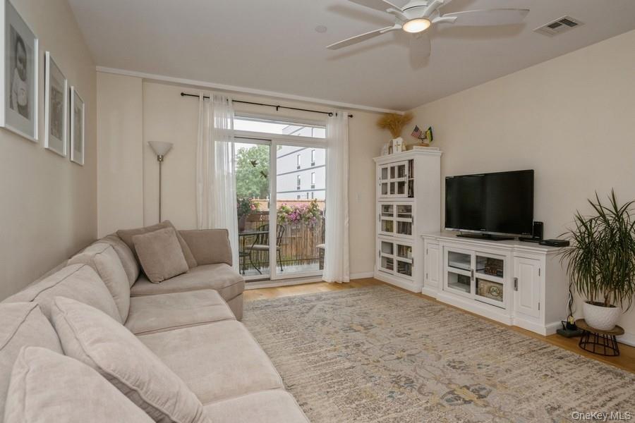 1251 E 19th Street Unit: 4B