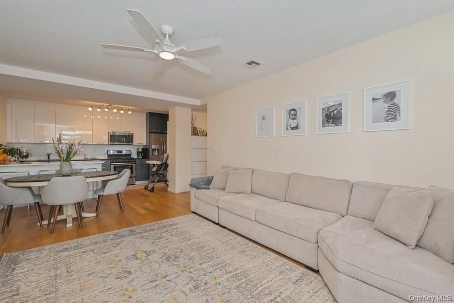 1251 E 19th Street Unit: 4B