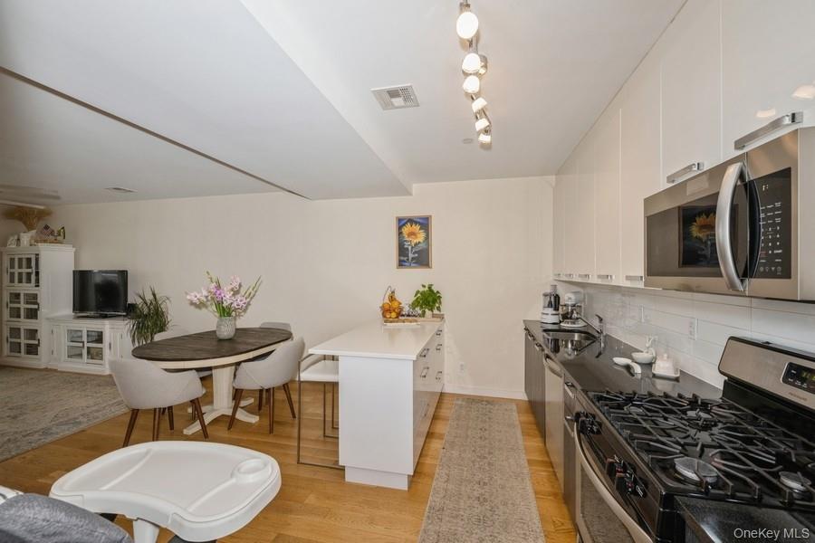 1251 E 19th Street Unit: 4B