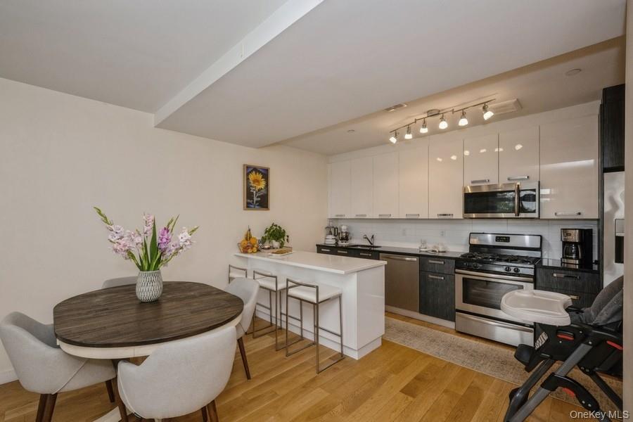 1251 E 19th Street Unit: 4B