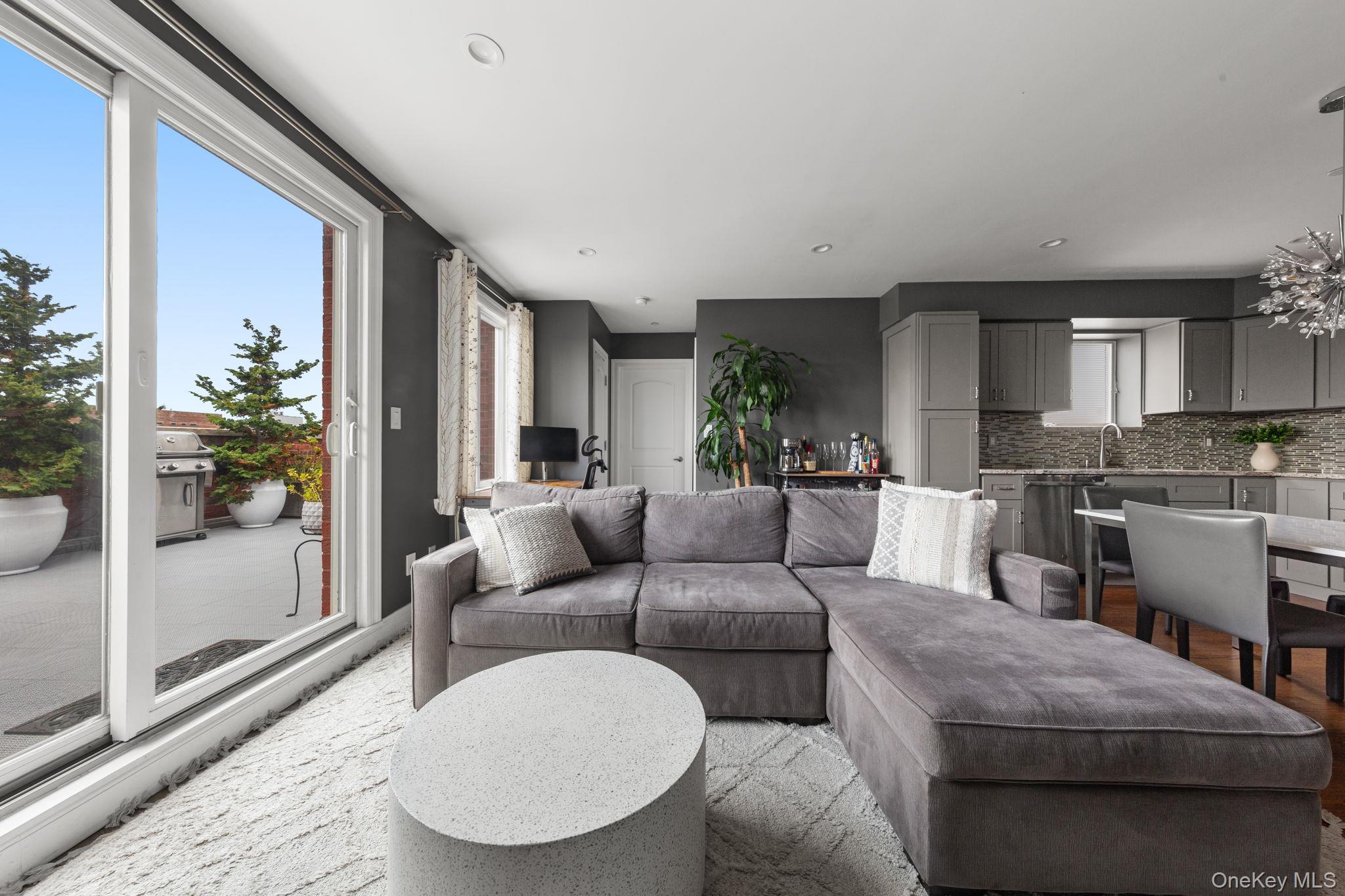 2325 31st Avenue Unit: Penthouse 7C