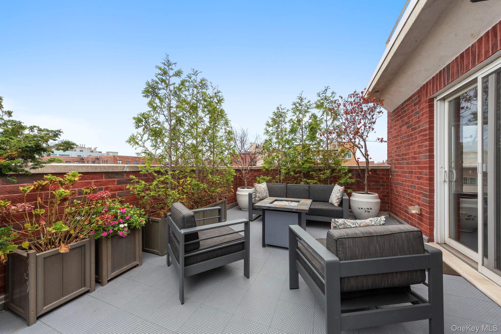 2325 31st Avenue Unit: Penthouse 7C