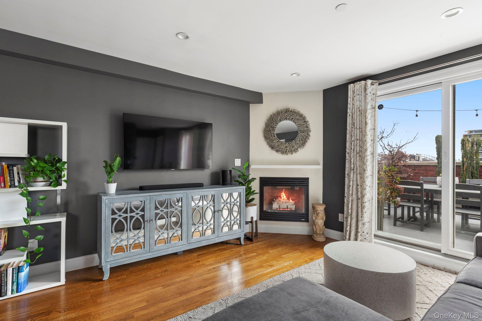 2325 31st Avenue Unit: Penthouse 7C