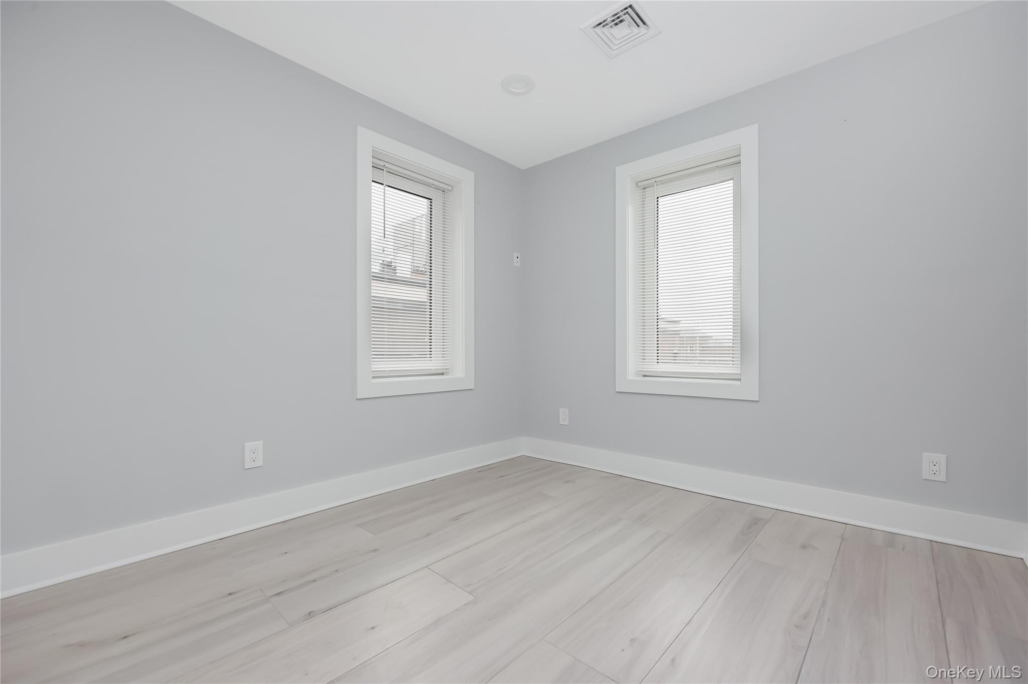 218 Sunrise Highway Unit: 2E