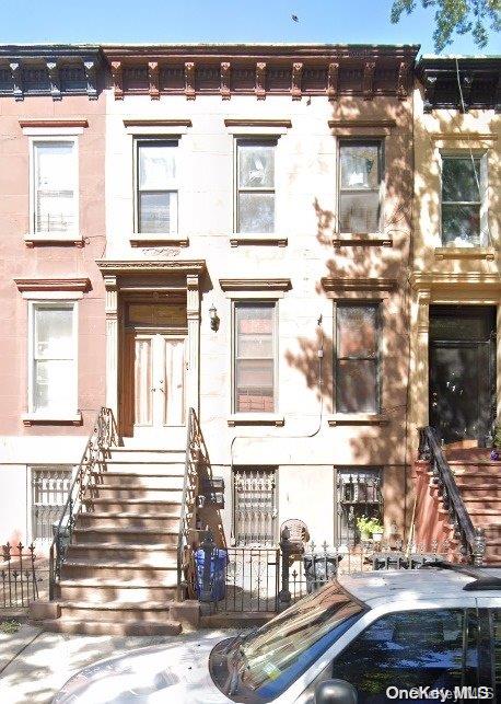 775 Putnam Avenue