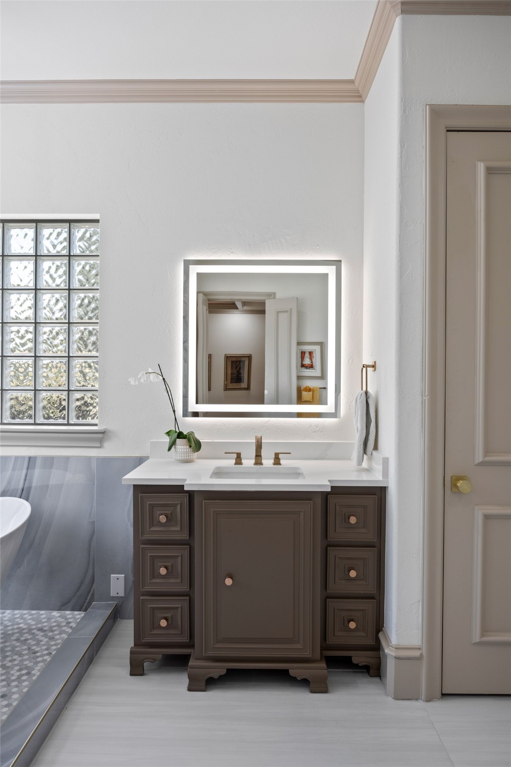 401 Wyndemere Boulevard