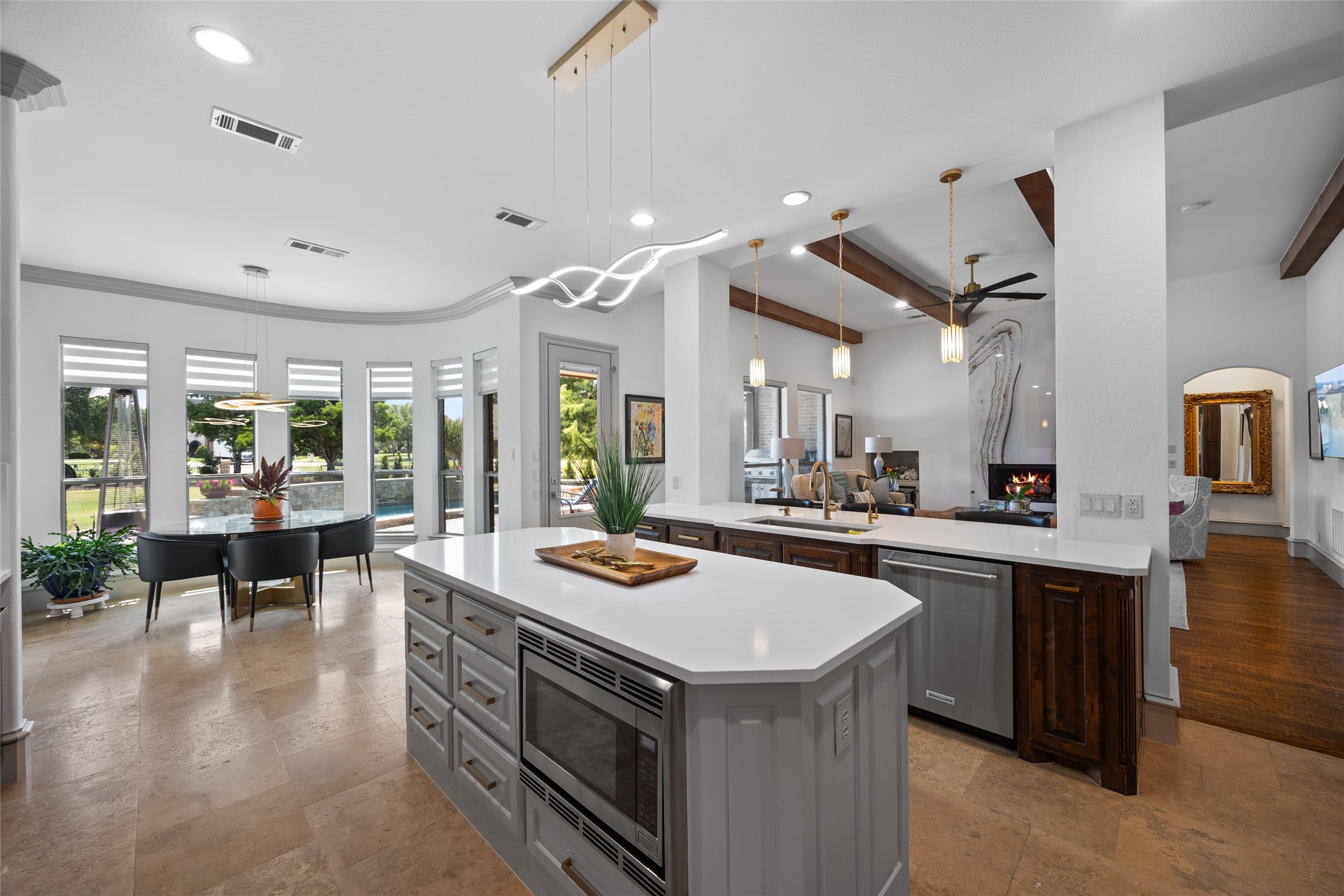 401 Wyndemere Boulevard