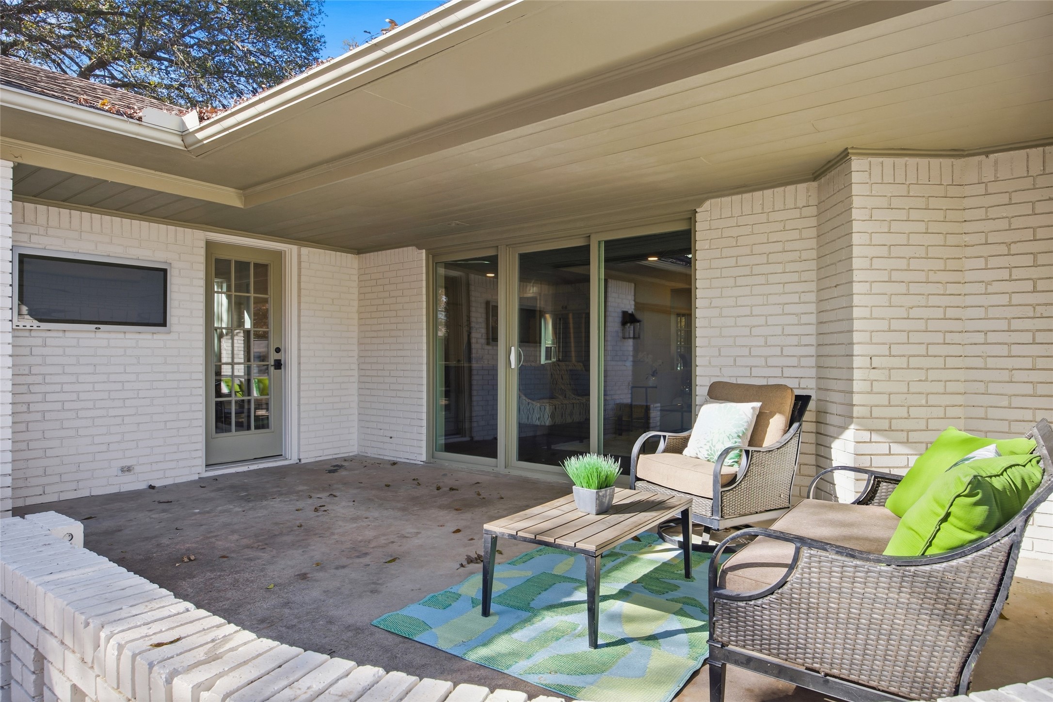 6116 E University Boulevard