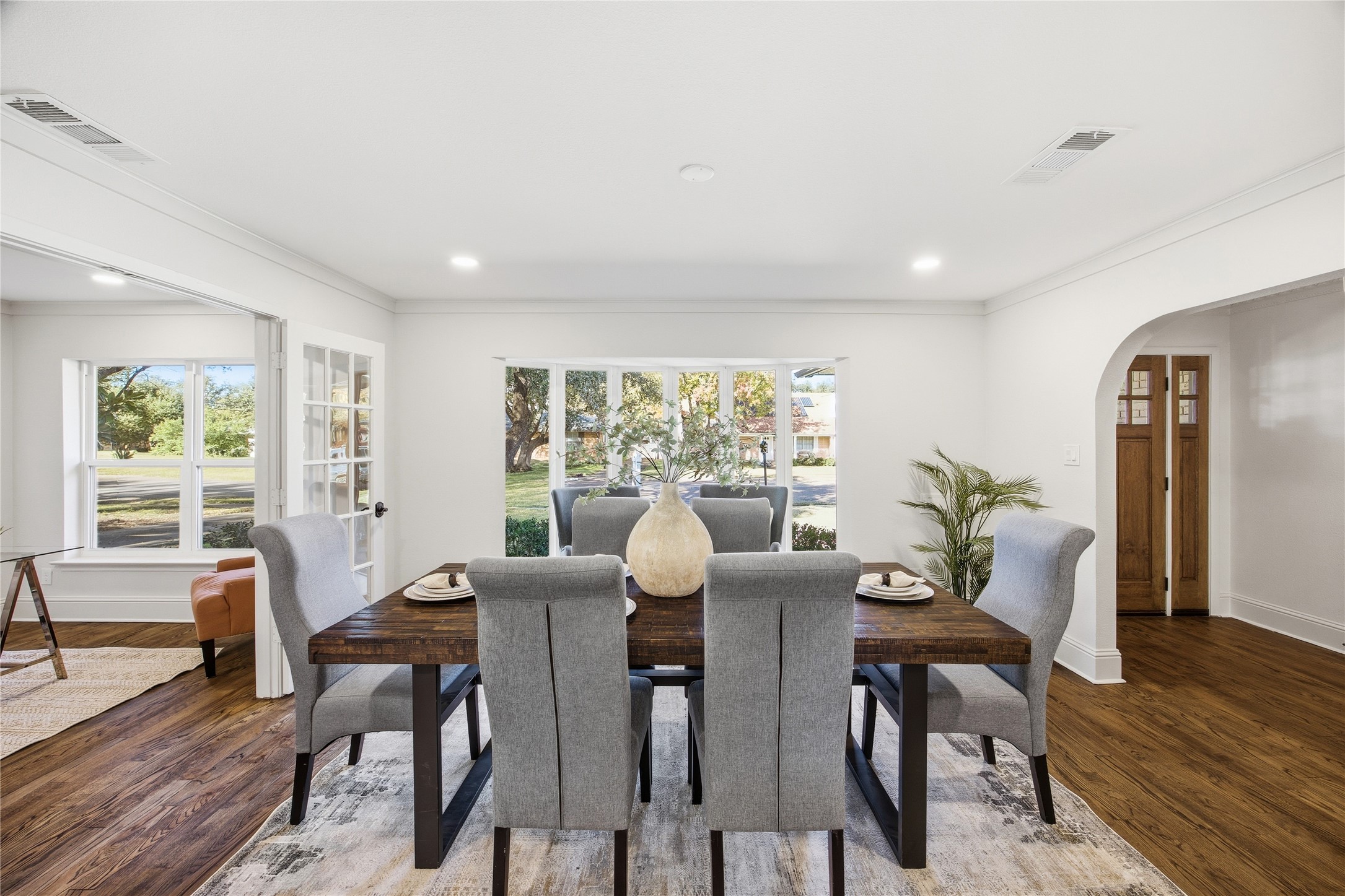 6116 E University Boulevard