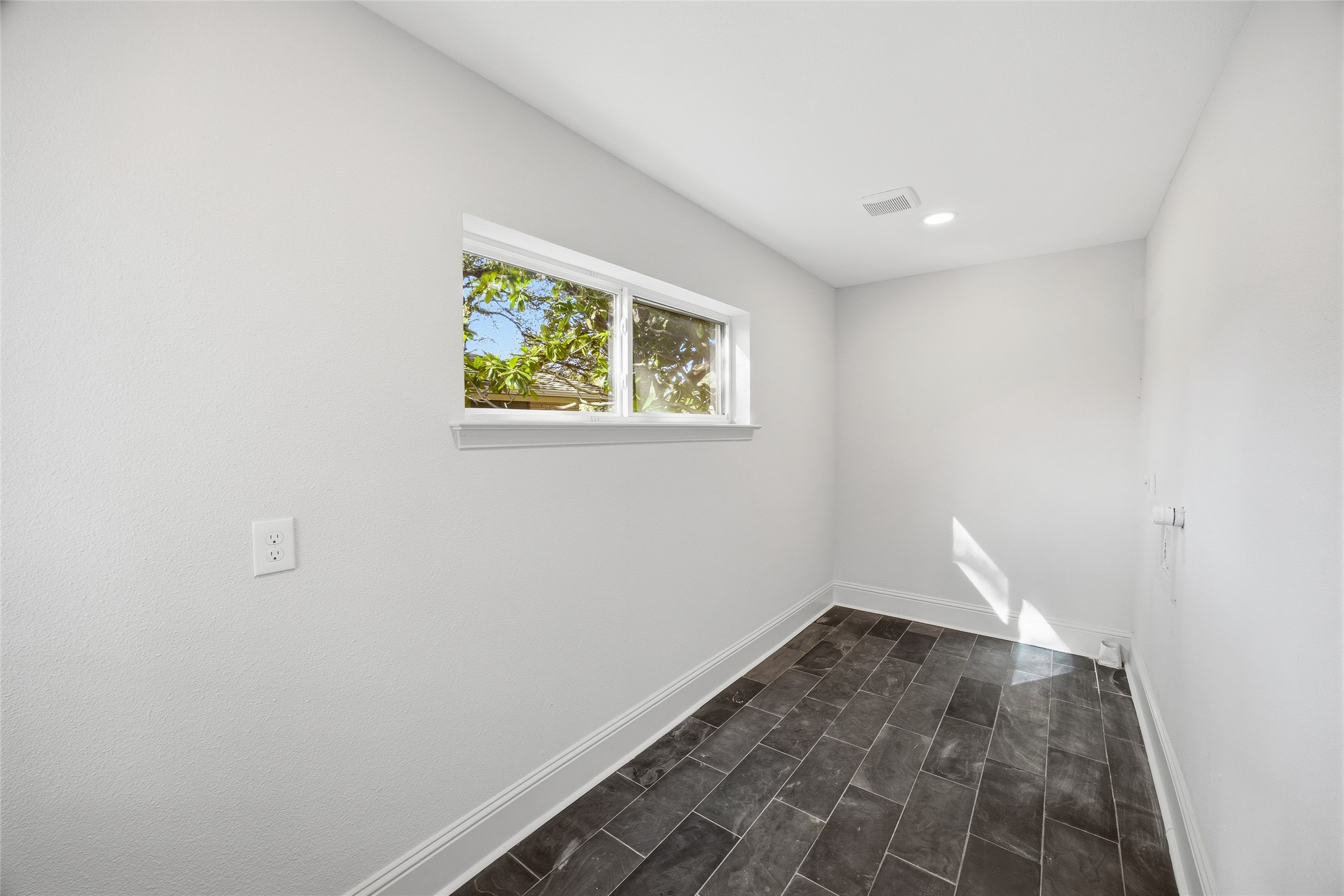 6116 E University Boulevard