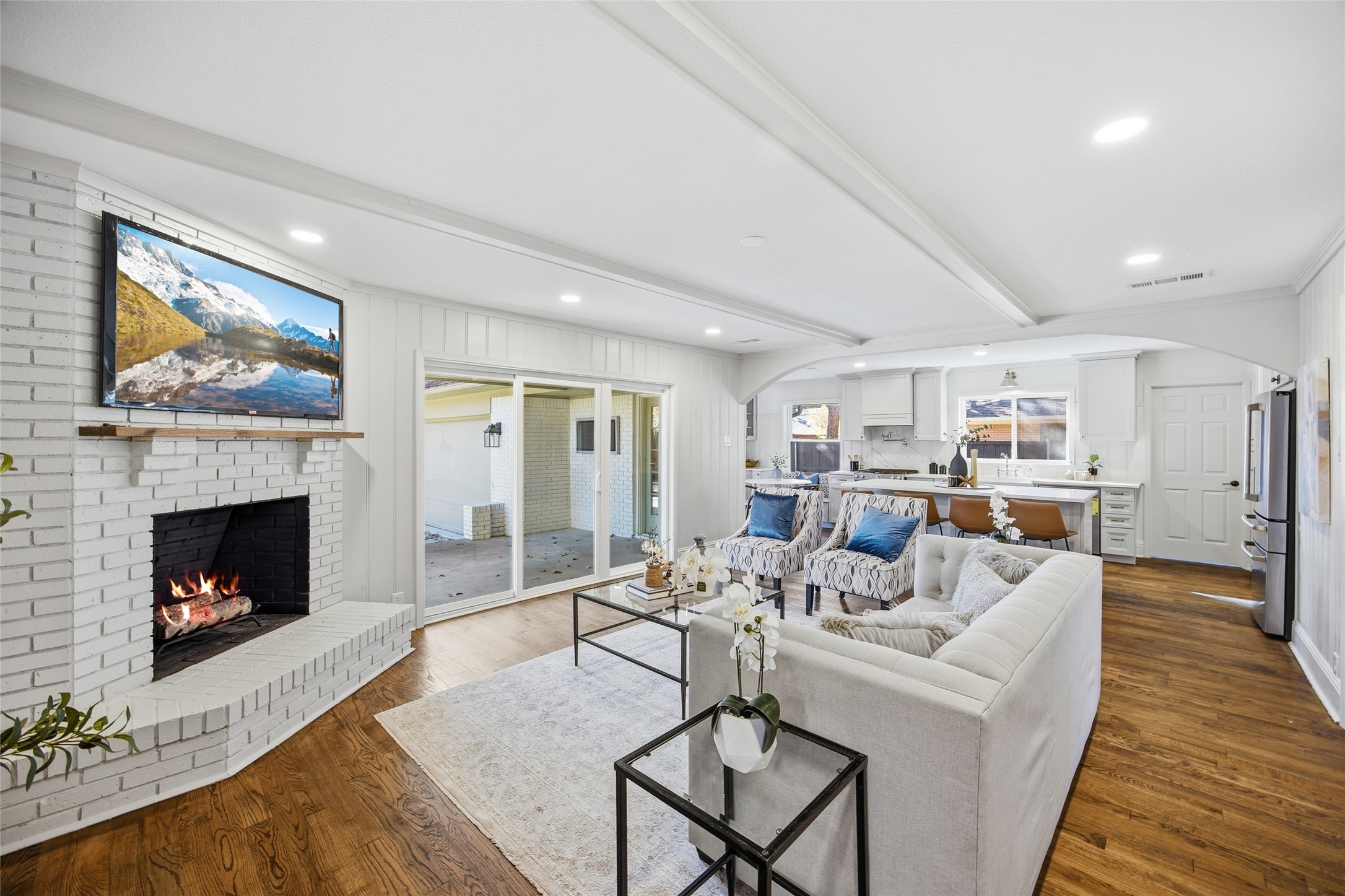 6116 E University Boulevard