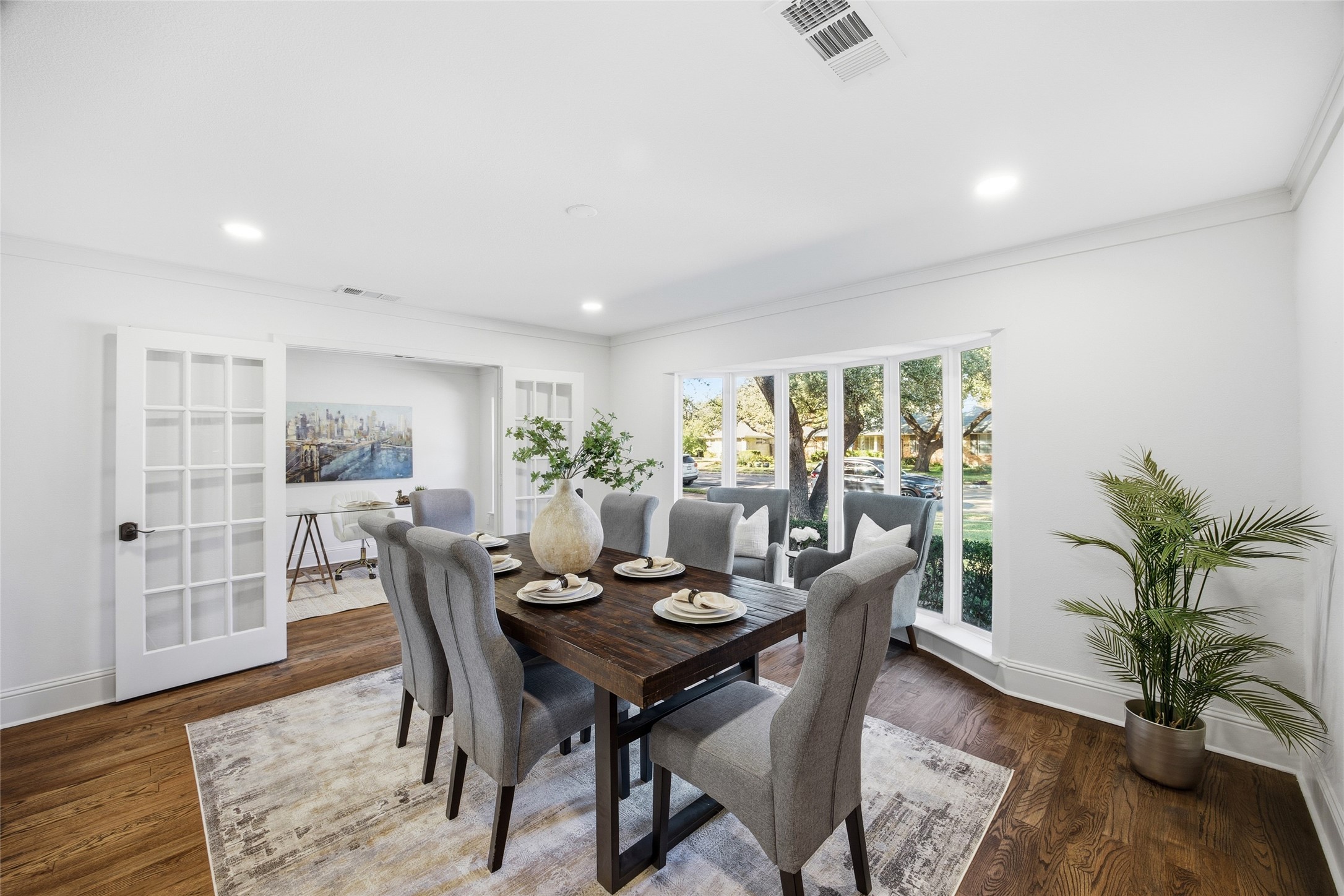 6116 E University Boulevard