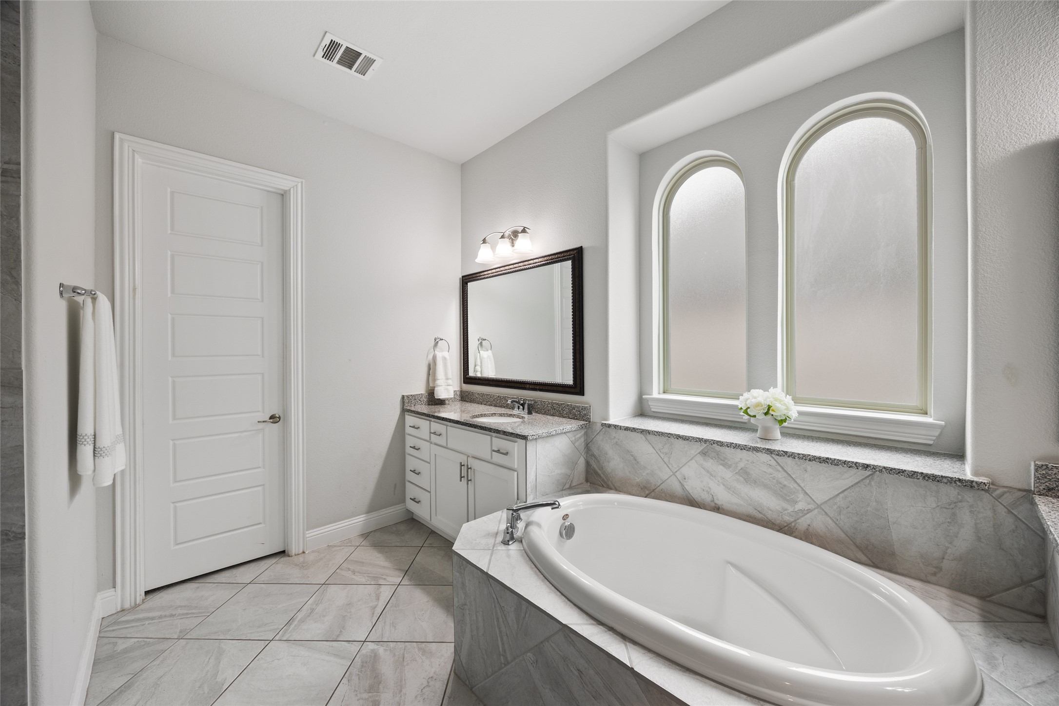 2212 Brooks Trail