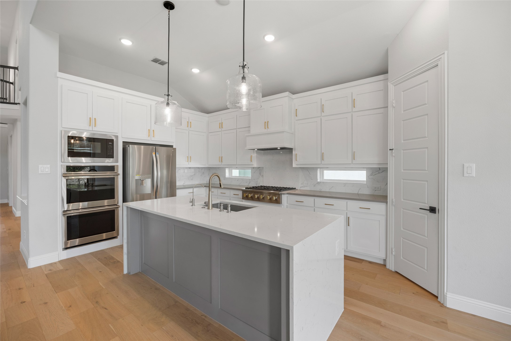 12534 Deer Trail