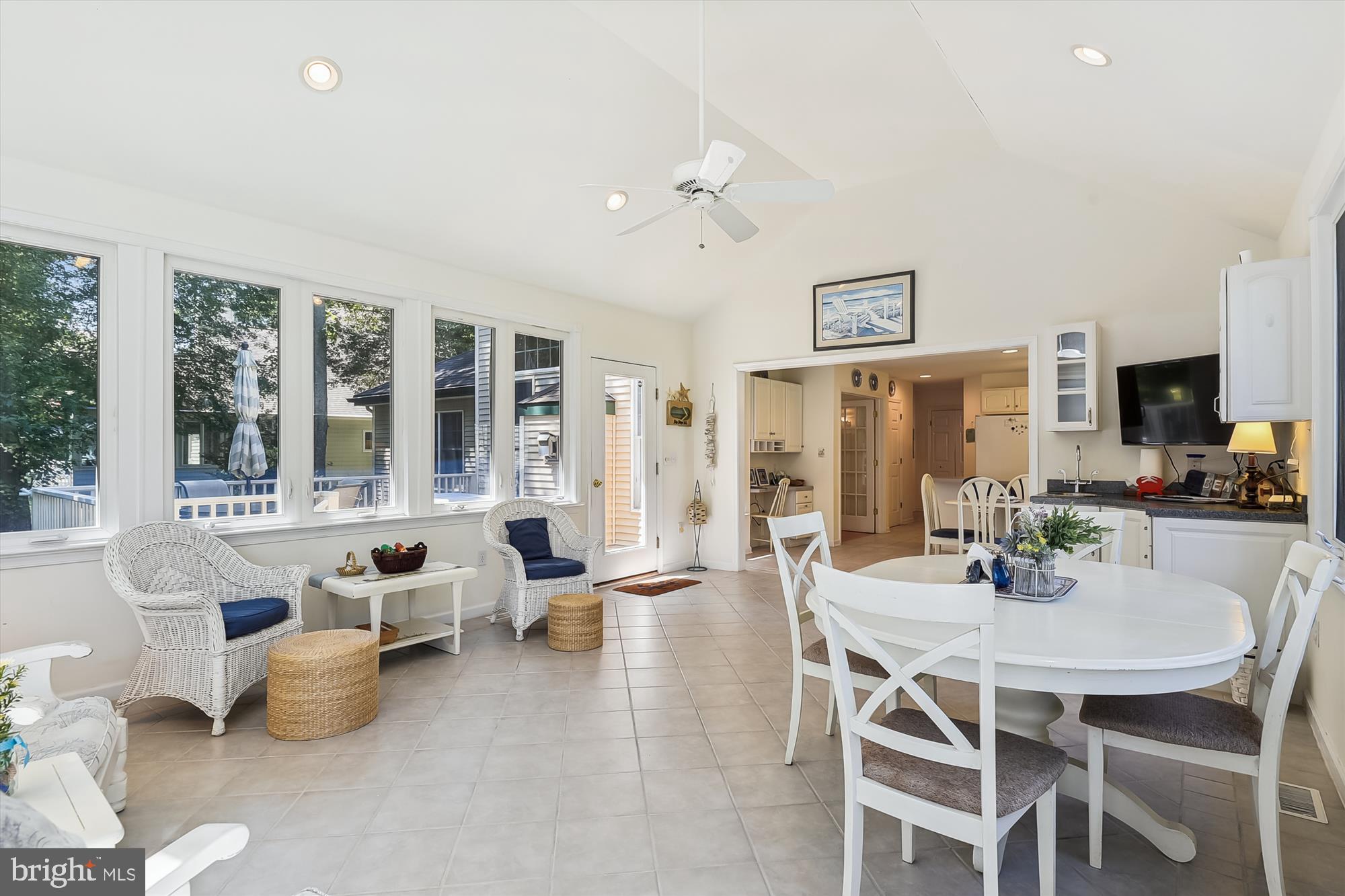 325 Walkabout Rd