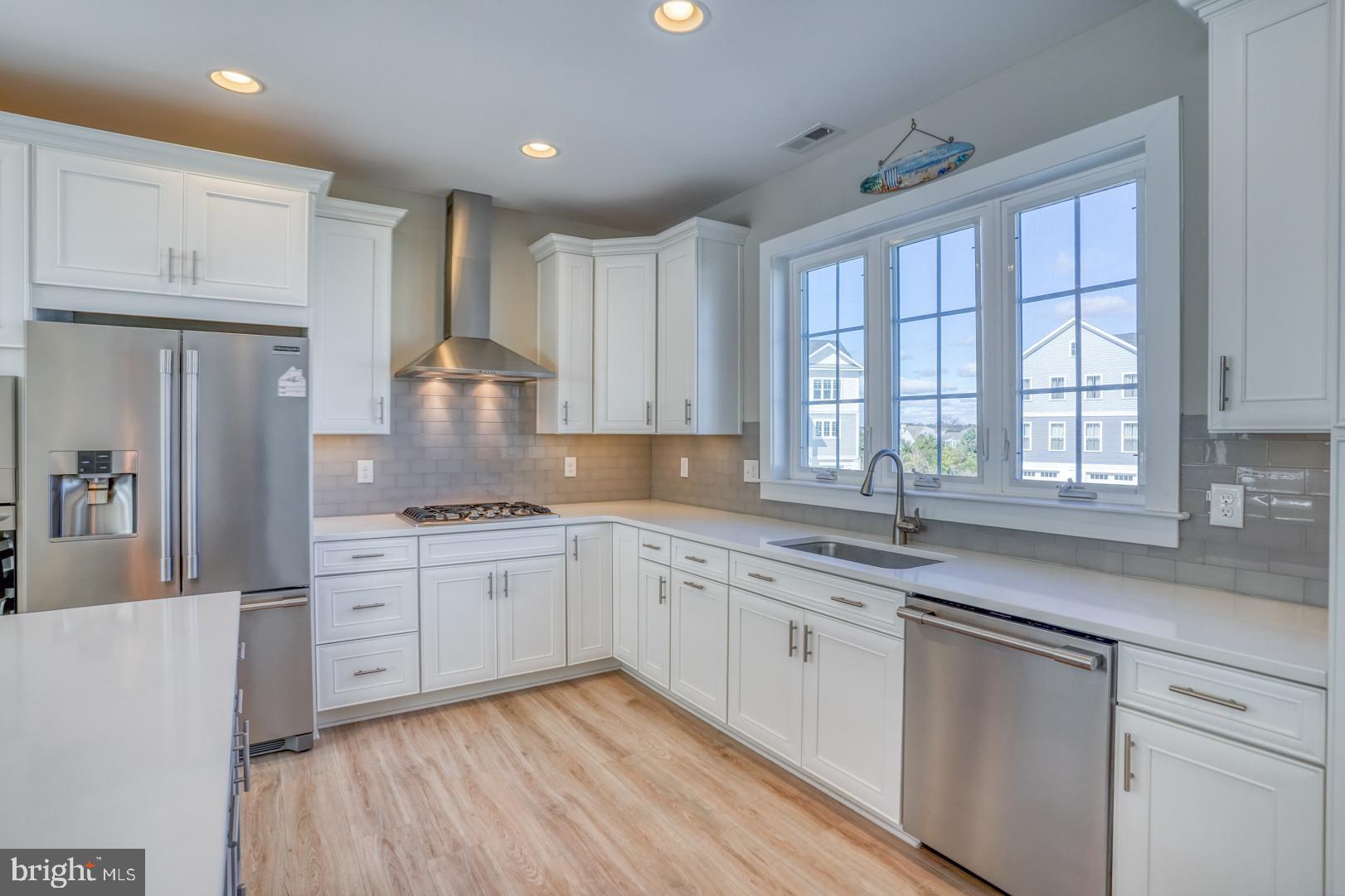 8 Larchmont Ct