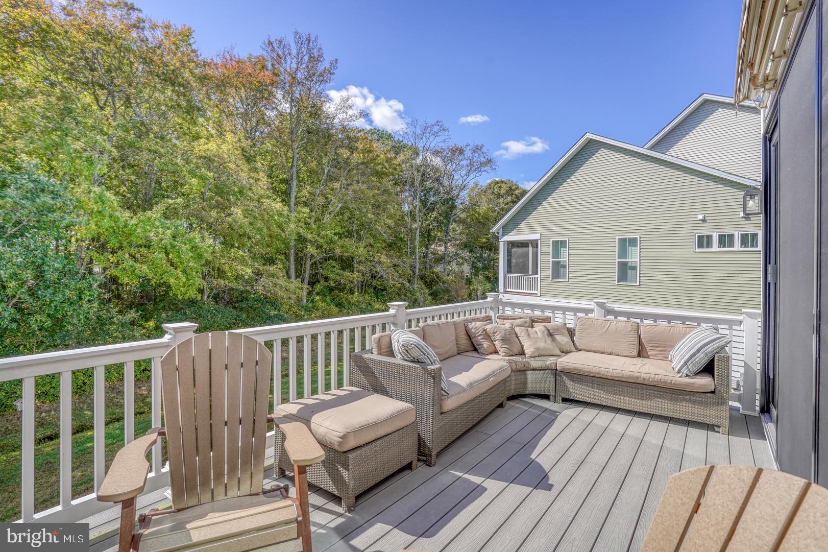 8 Larchmont Ct