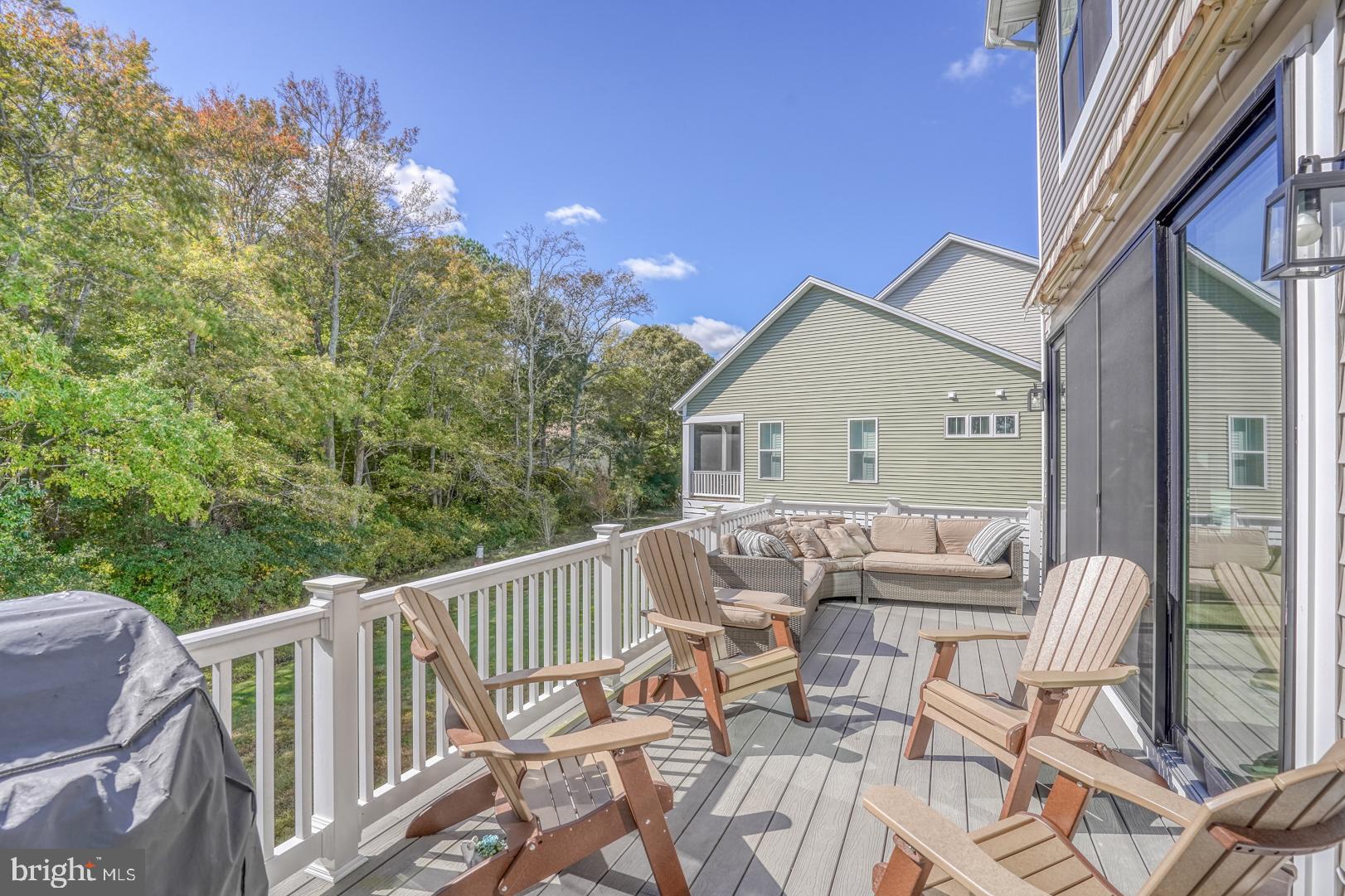 8 Larchmont Ct