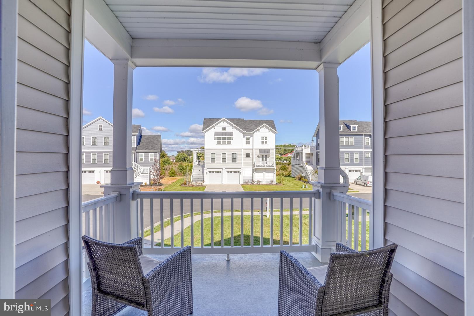 8 Larchmont Ct