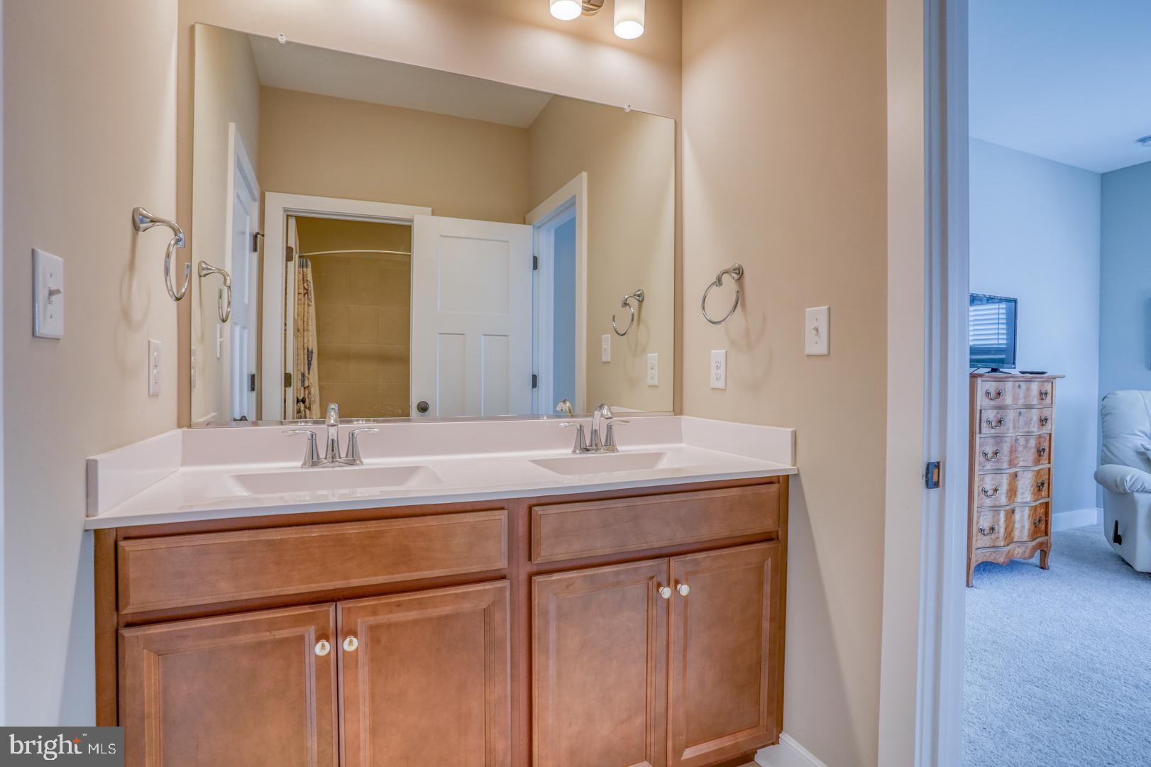 8 Larchmont Ct