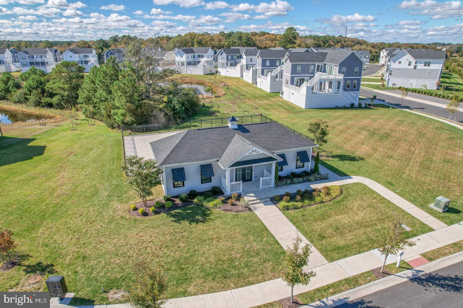 8 Larchmont Ct