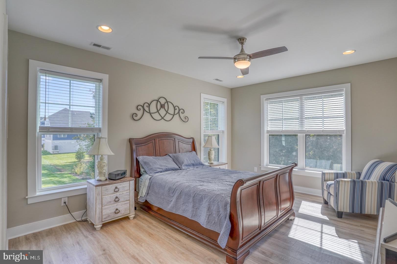 8 Larchmont Ct