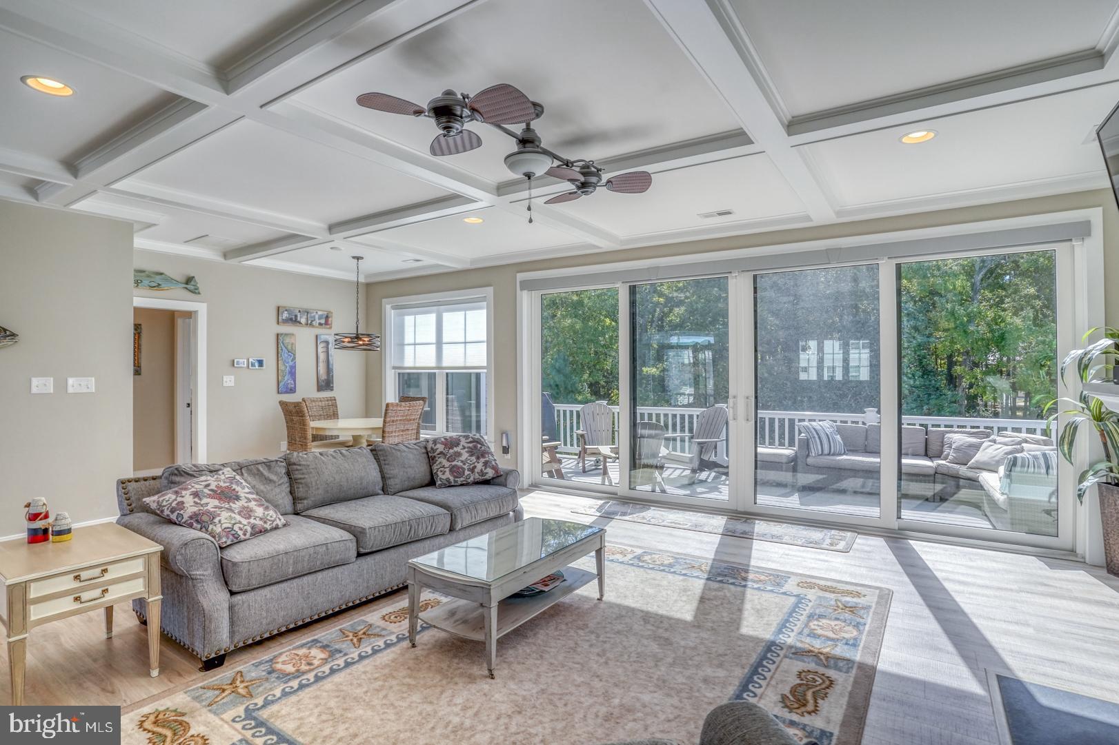 8 Larchmont Ct