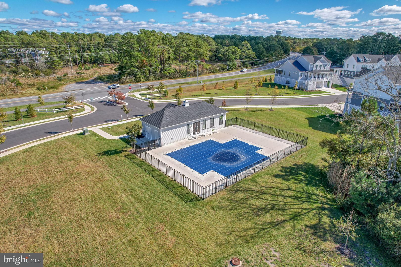 8 Larchmont Ct