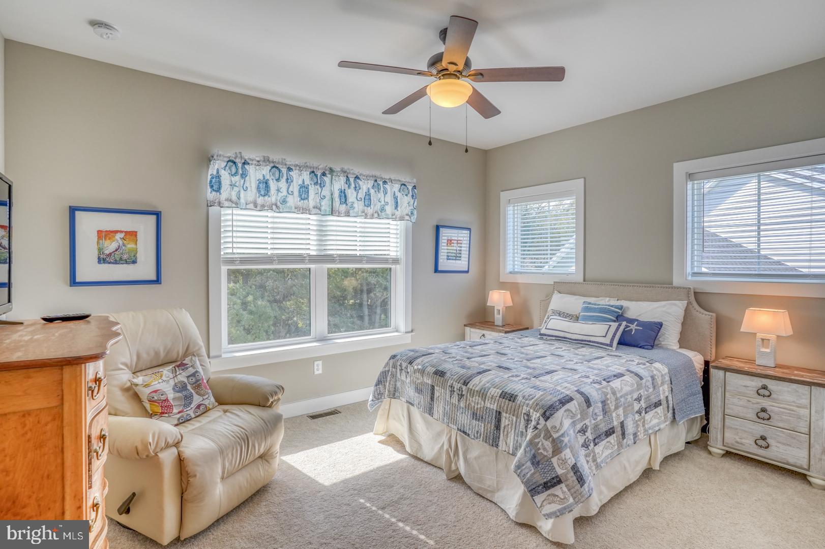 8 Larchmont Ct