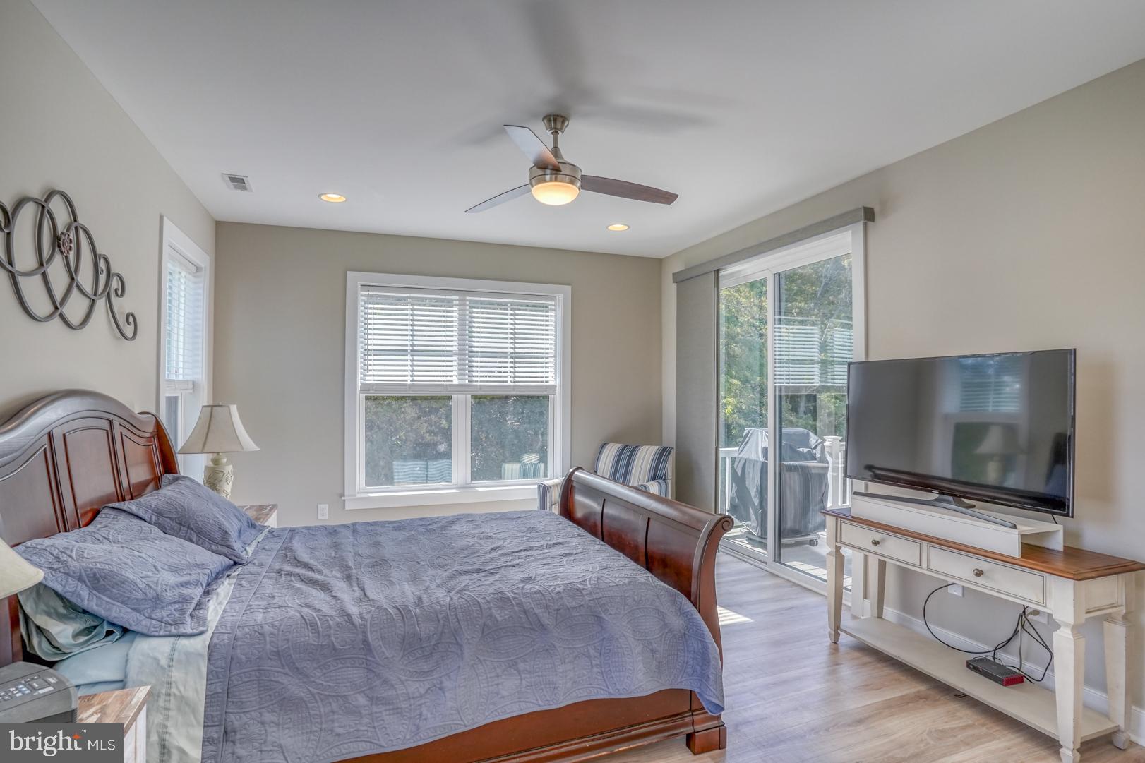 8 Larchmont Ct