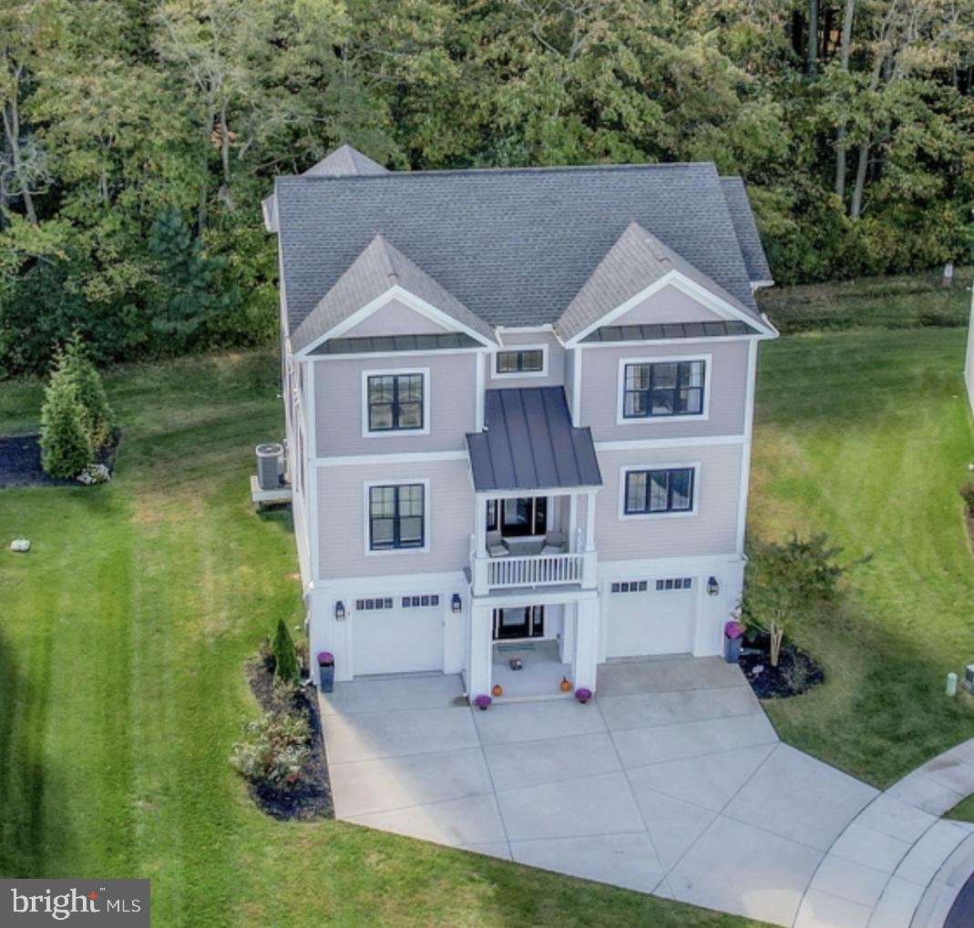 8 Larchmont Ct