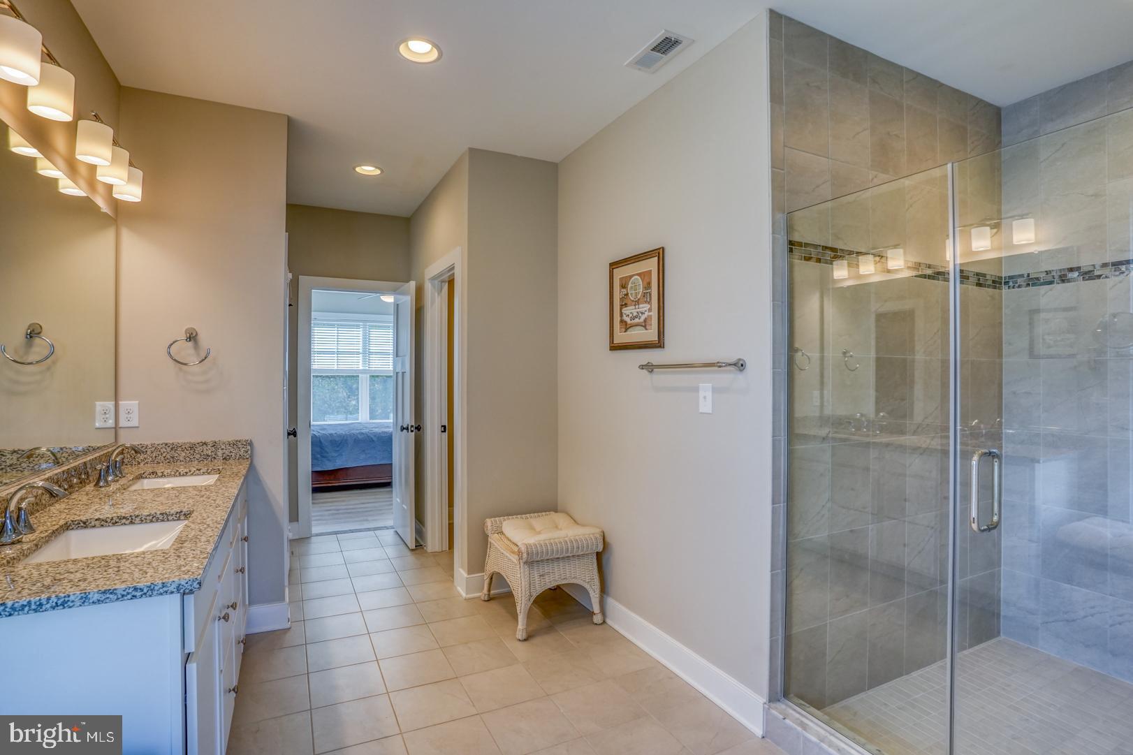 8 Larchmont Ct