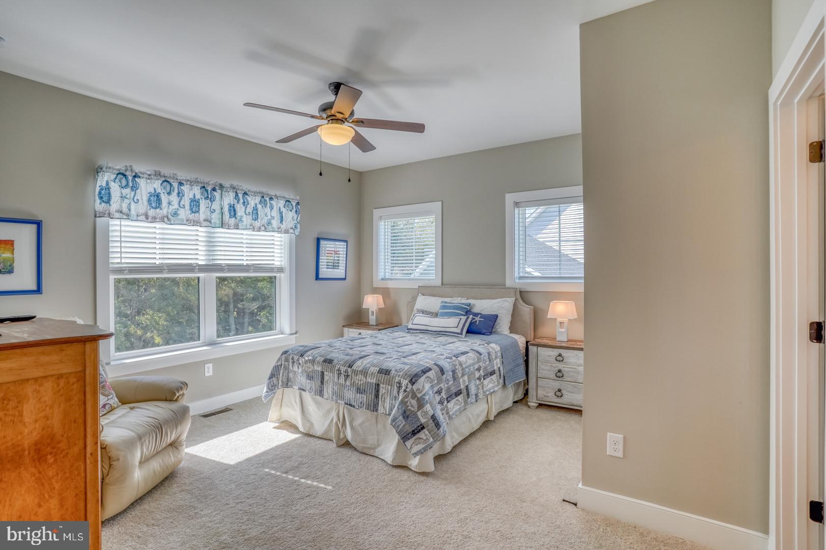 8 Larchmont Ct