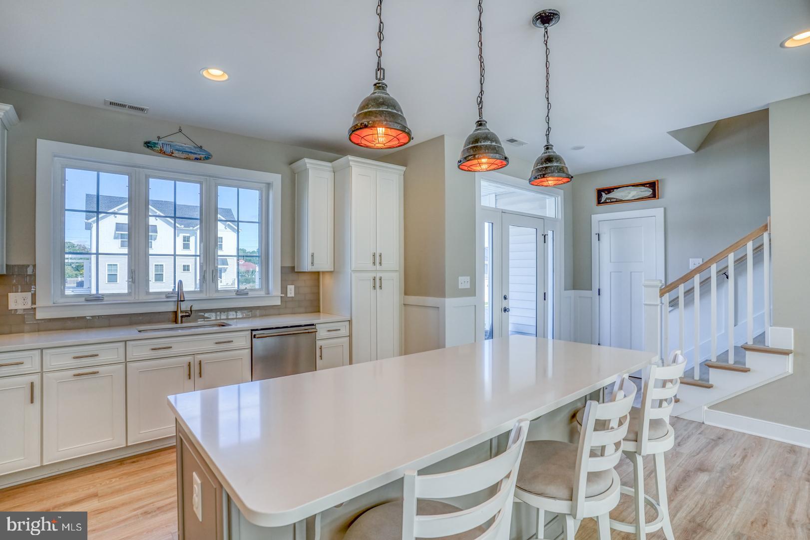 8 Larchmont Ct