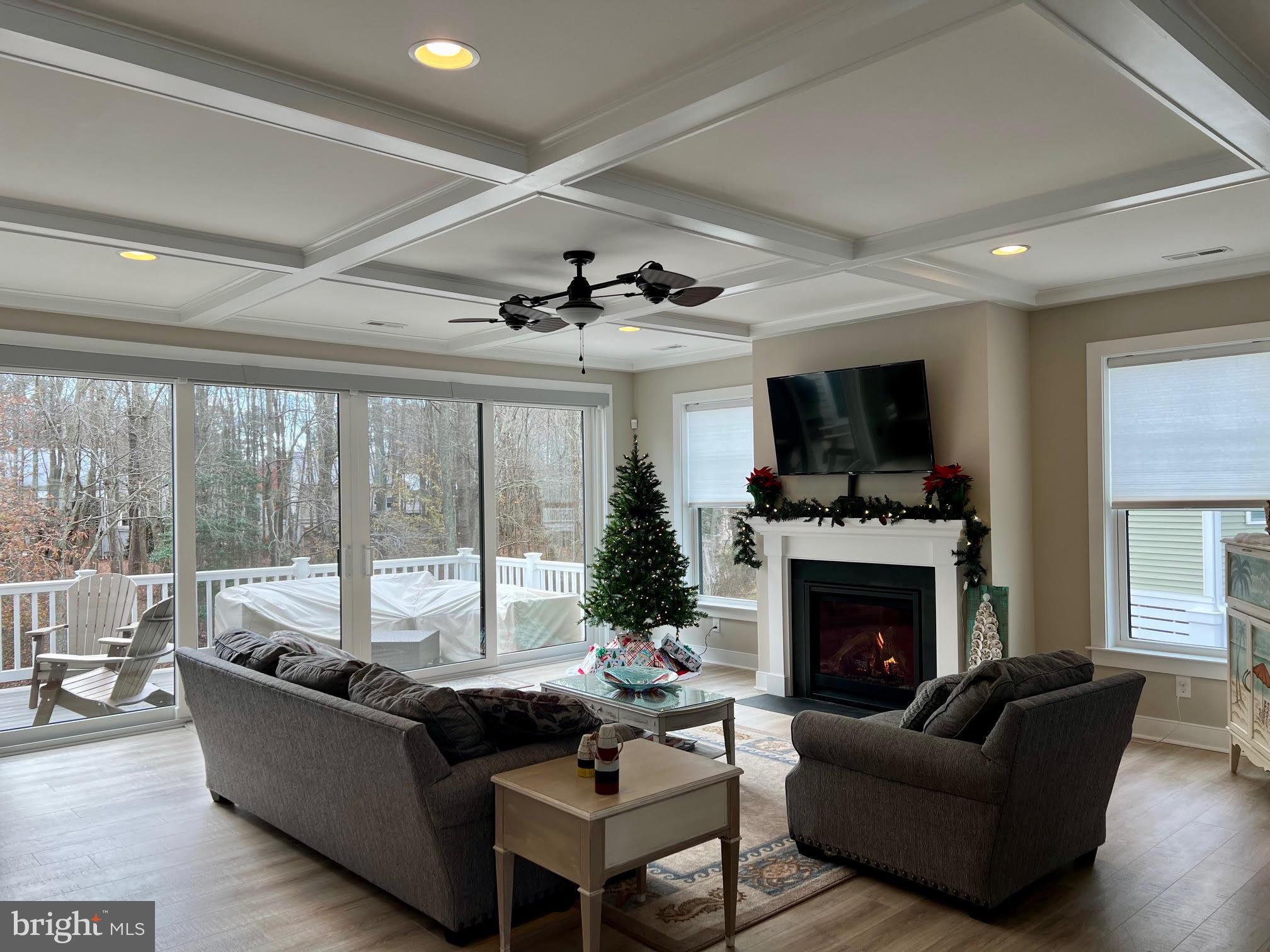 8 Larchmont Ct
