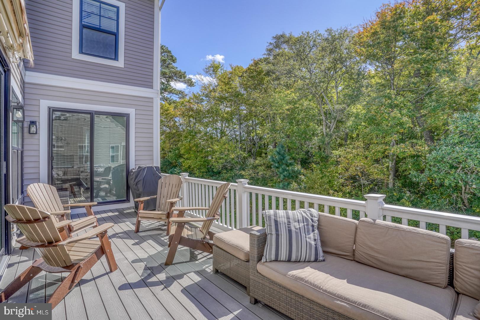 8 Larchmont Ct
