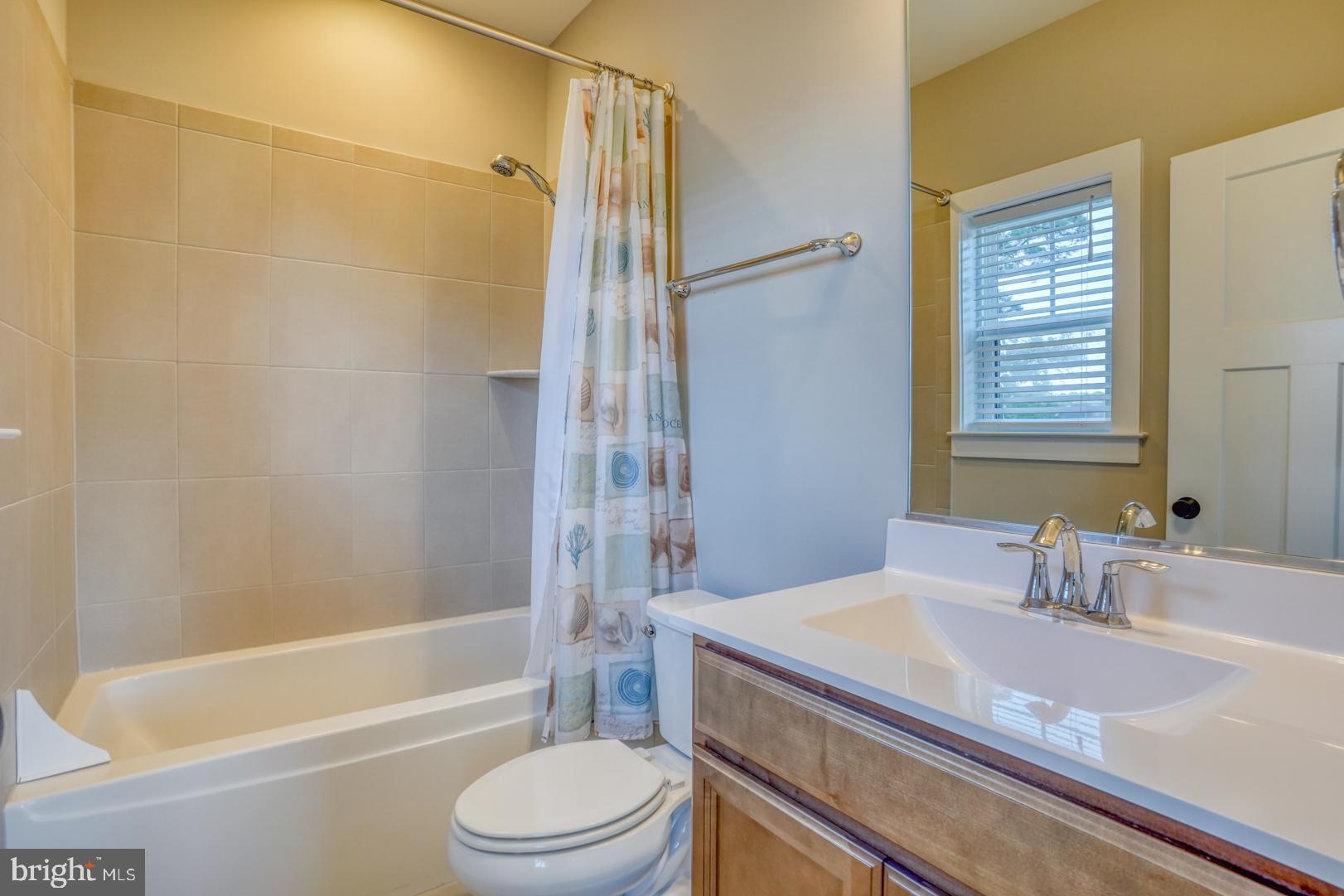 8 Larchmont Ct
