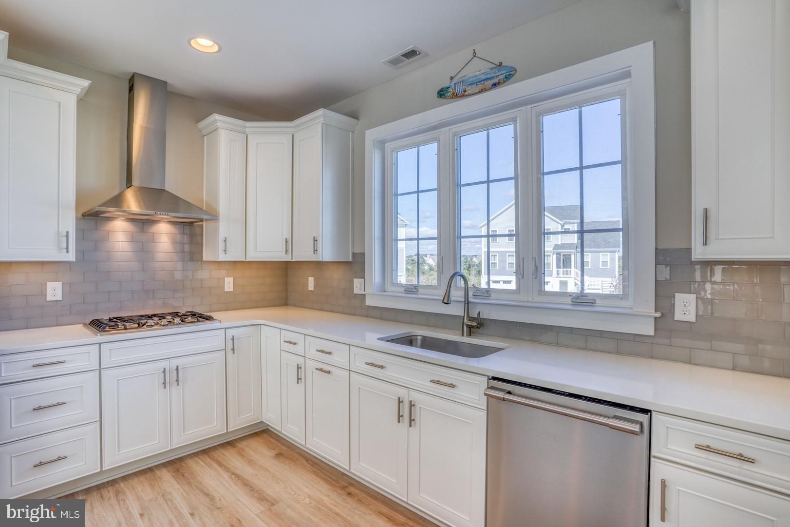 8 Larchmont Ct
