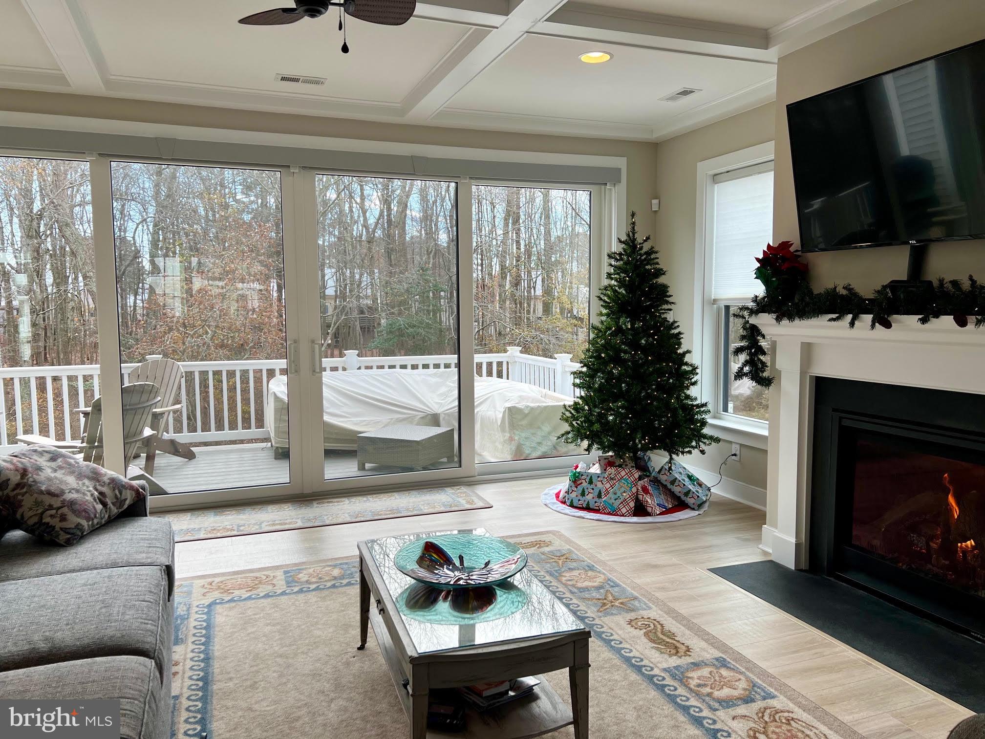 8 Larchmont Ct