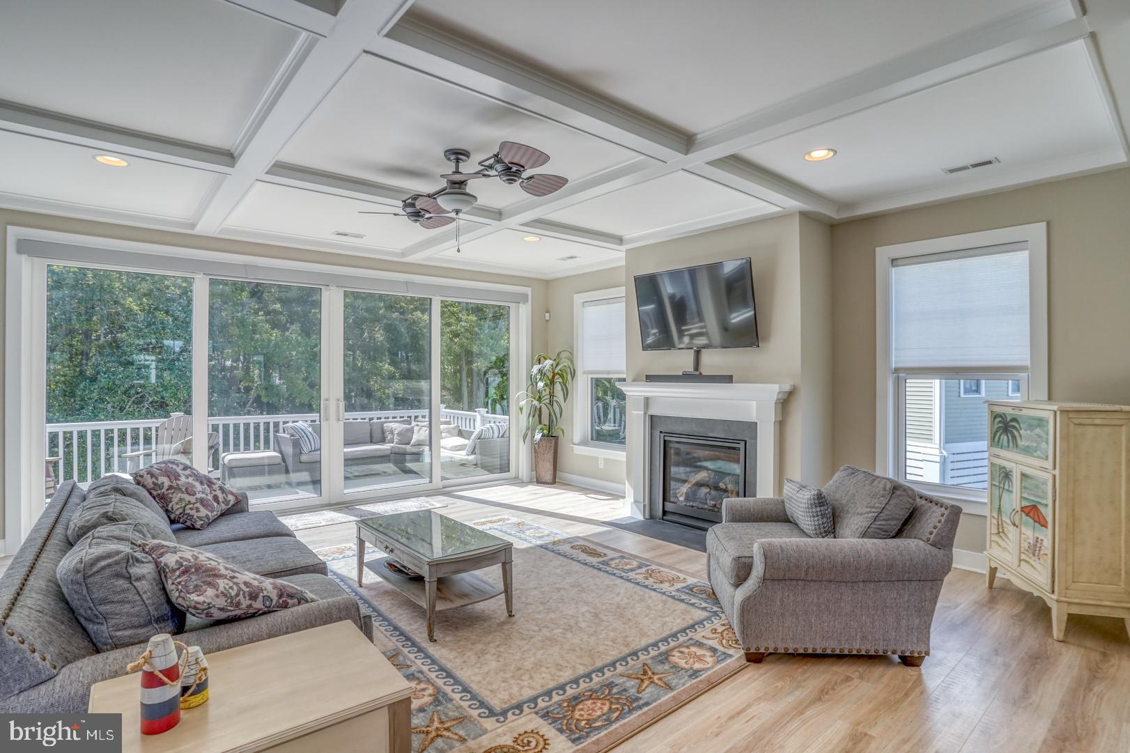 8 Larchmont Ct